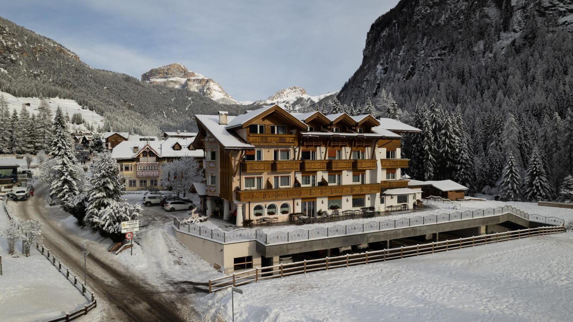 Alpenhotel Panorama Campitello di Fassa Zewnętrze zdjęcie